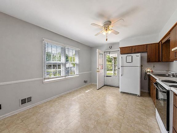 3rd image of 501-503 Williamsburg Rd