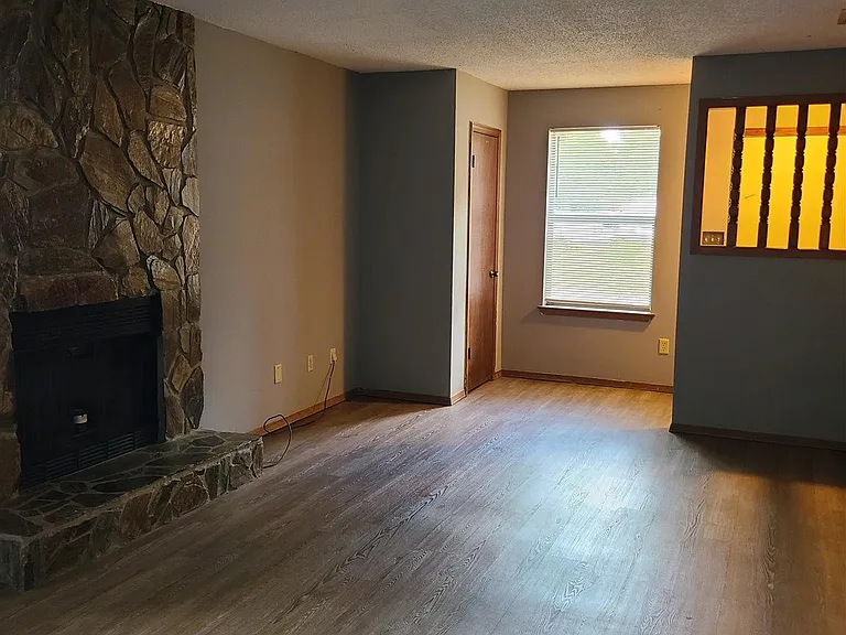 7800 Deborah Dr — Photo 3