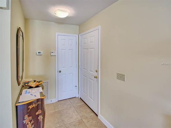 3rd image of 909 Mendoza Blvd
