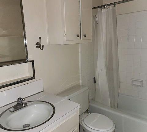 3rd image of 309 Sunset Ln APT A