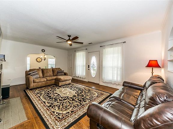 3rd image of 2724 Oates Dr