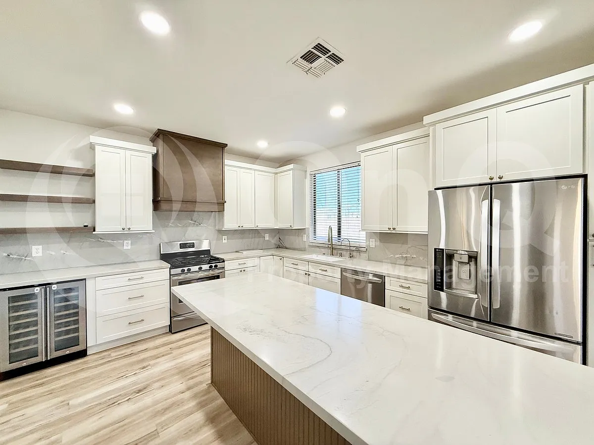 4 bed, 3.0 bath, 2566 sqft, $2,999 — Photo 4