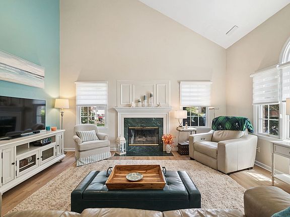 5th image of 30 Pond Ct S #S