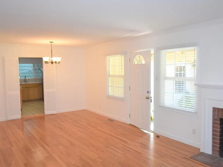 107 Dunsmuir Way — Photo 8