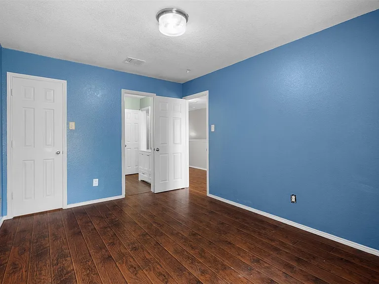 921 Zoe St — Photo 19