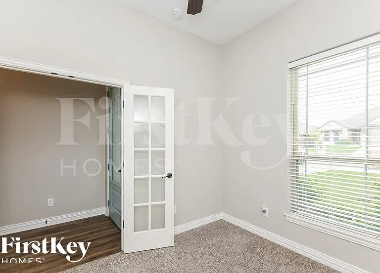 612 Zachary Dr — Photo 11