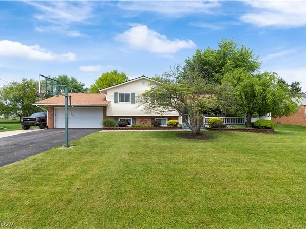 2355 Yorktown St NW, Uniontown, OH 44685