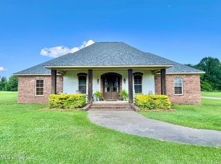 1010 Woodhaven Dr, Hazlehurst, MS 39083