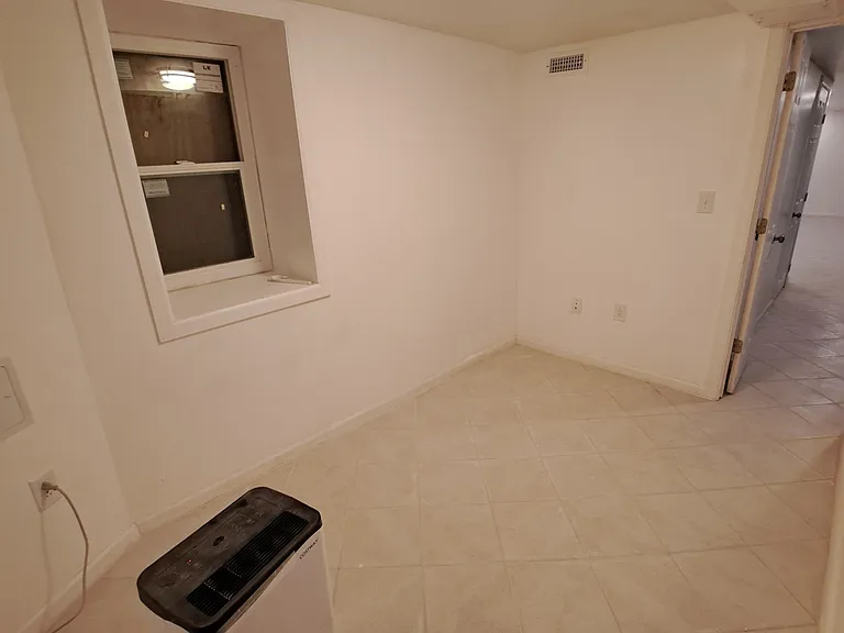 1353 W Jerome St #1 — Photo 15