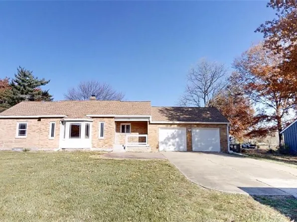 206 NW Obrien Rd, Lees Summit, MO 64063