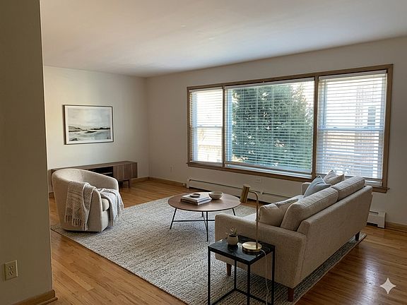2nd image of 5838 W Montrose Ave APT 1N