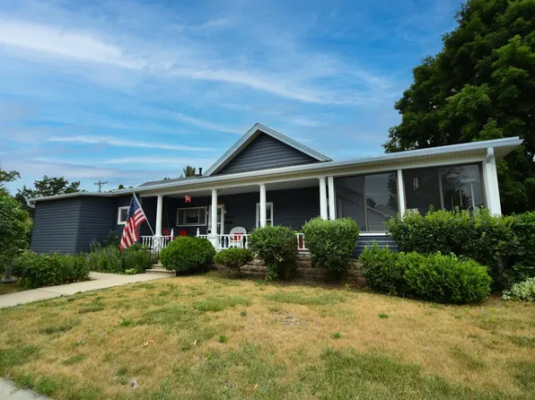 316 2nd Ave SE, Pine Island, MN 55963