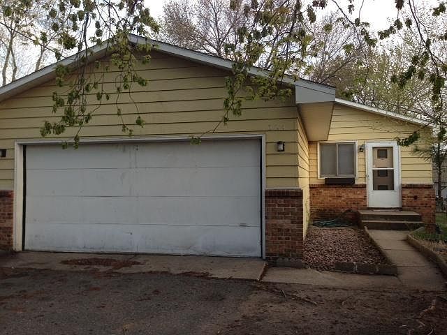 1st image of 384 Hawthorne Ave E
