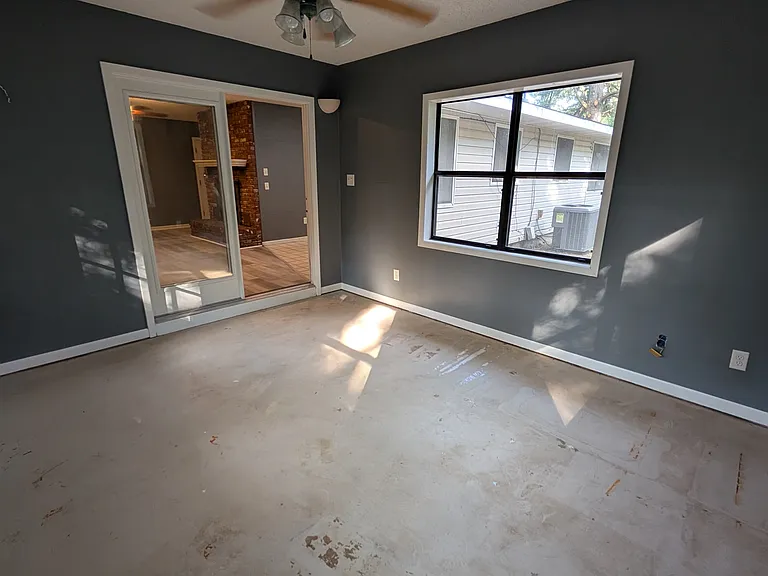 1605 Teresa Cir — Photo 36