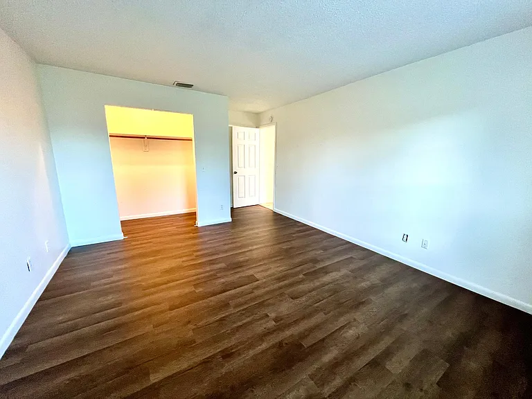 103 Admiral Cir #A — Photo 10
