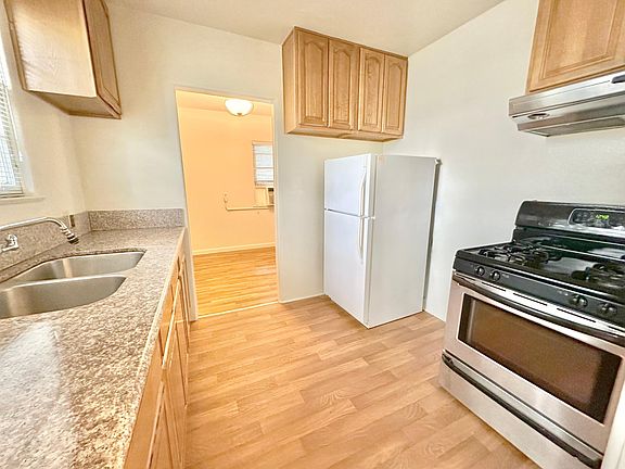3rd image of 1123 12th St APT B