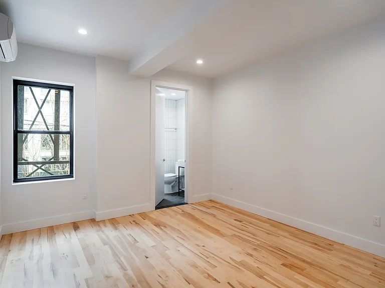 31 Orient Ave #PARLOR — Photo 6