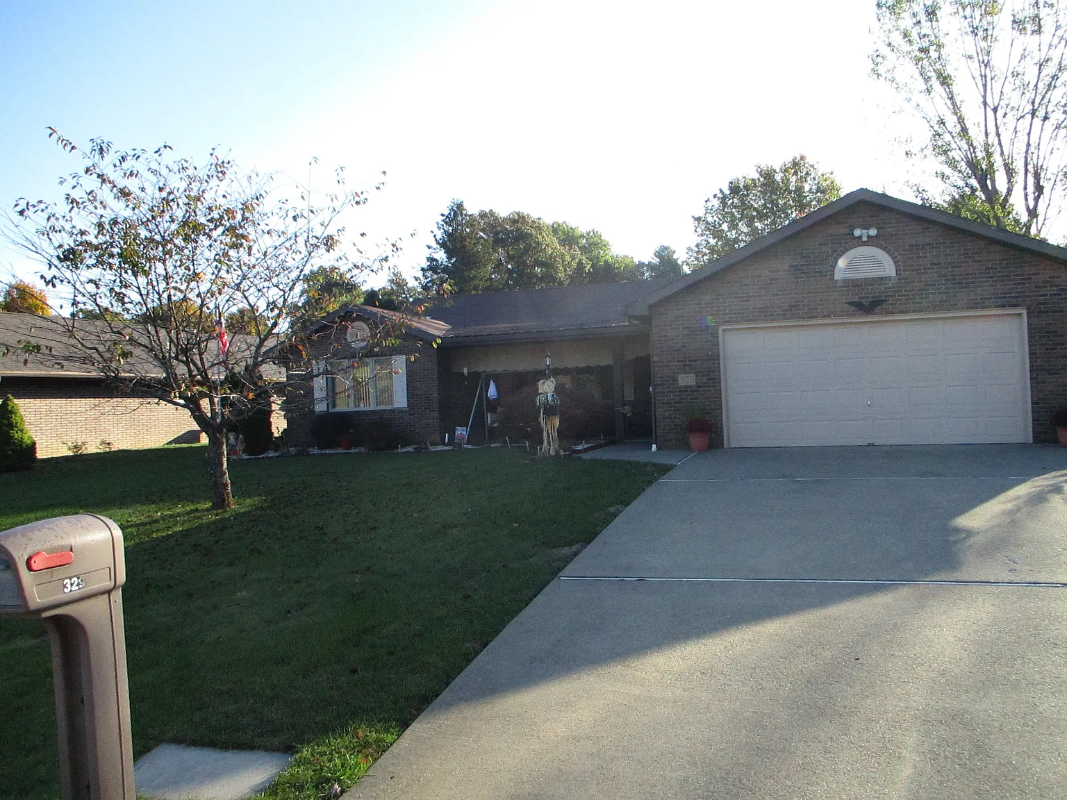 329 Meadowlark Dr photo 1