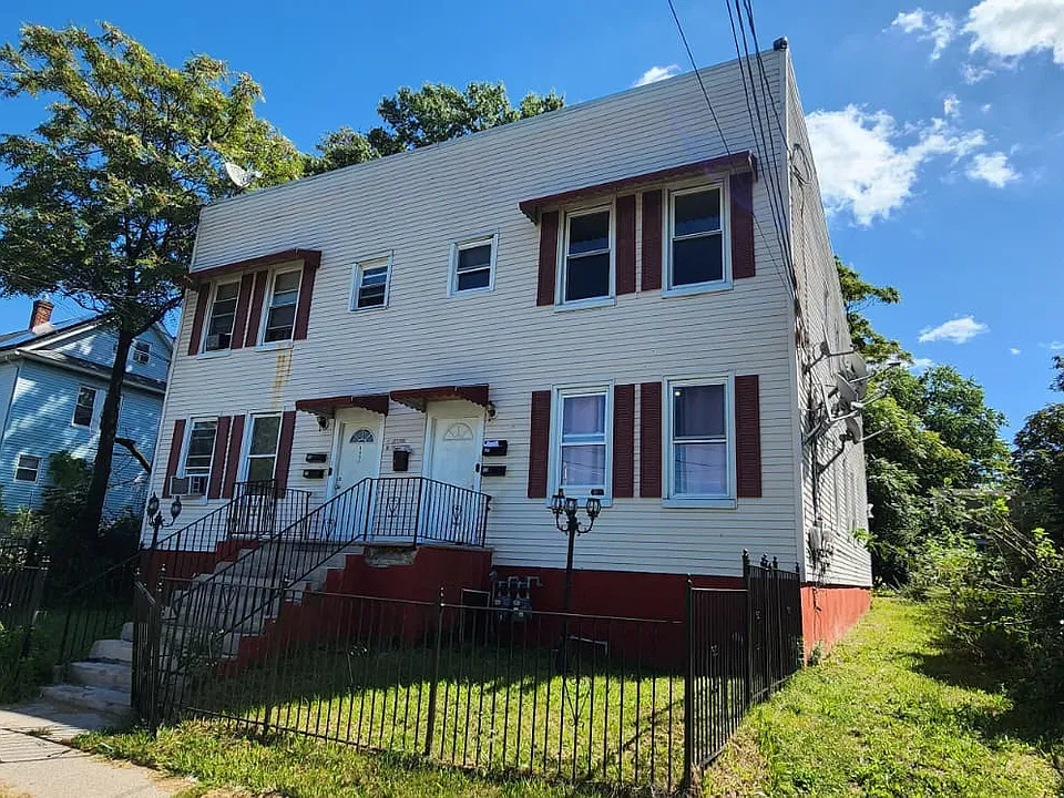 1316 Middlesex St #2