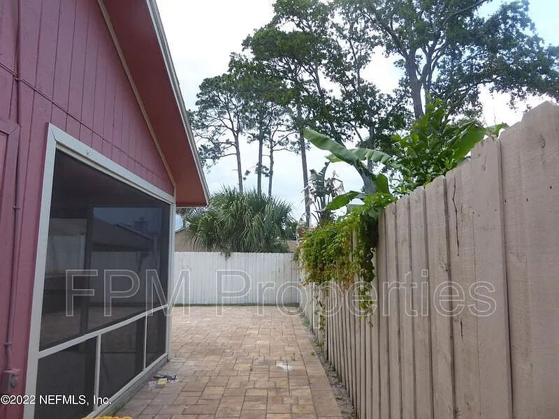 3 bed, 2.0 bath, 1190 sqft, $1,995 — Photo 2
