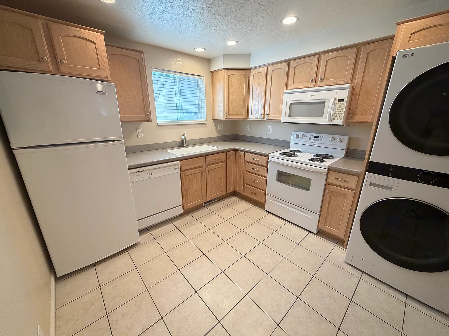2 bed, 850 sqft, $1,250 — Photo 4