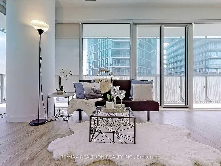 42 Charles St E #3902 — Photo 4