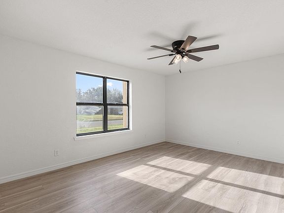 4th image of 220 Dirks Dr