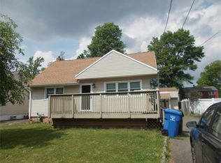 20 Clark St, Iselin, NJ 08830