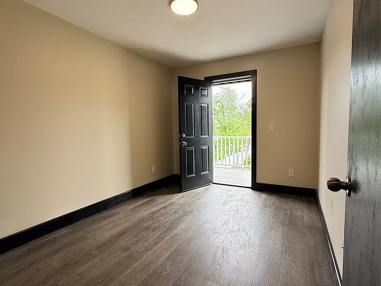268 Carpenter Ave #1 — Photo 16