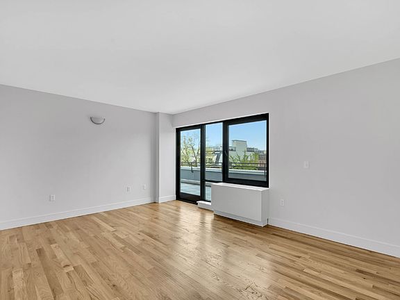 3rd image of 142 Richards St Floor 4