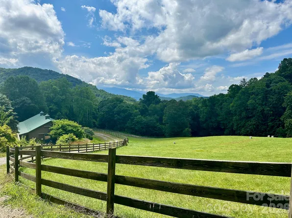 35 Flying Hawk Way #35, Clyde, NC 28721