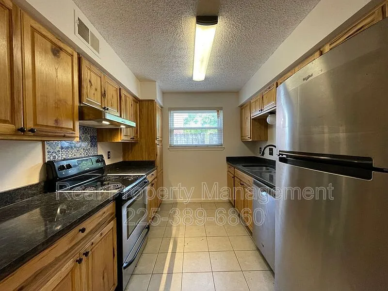 Central Place — Photo 1