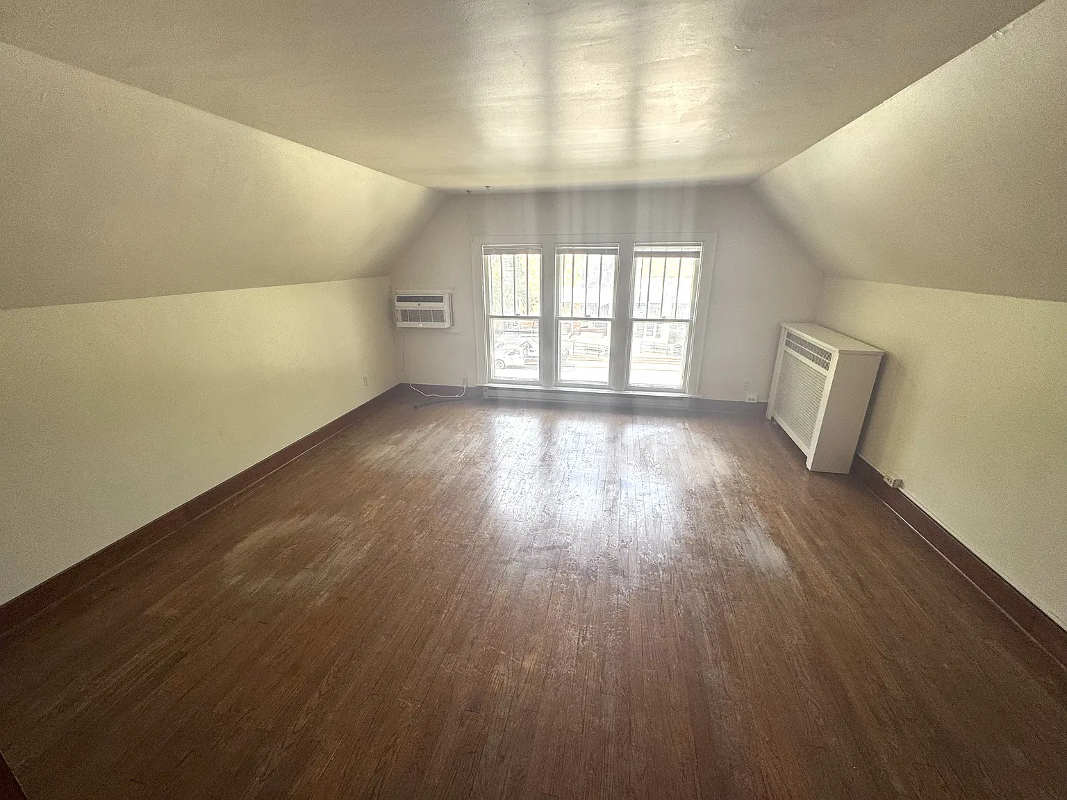 310 N Clinton St — Photo 2