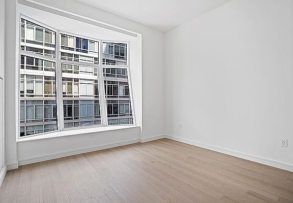4th image of 515 W 18th St APT 811