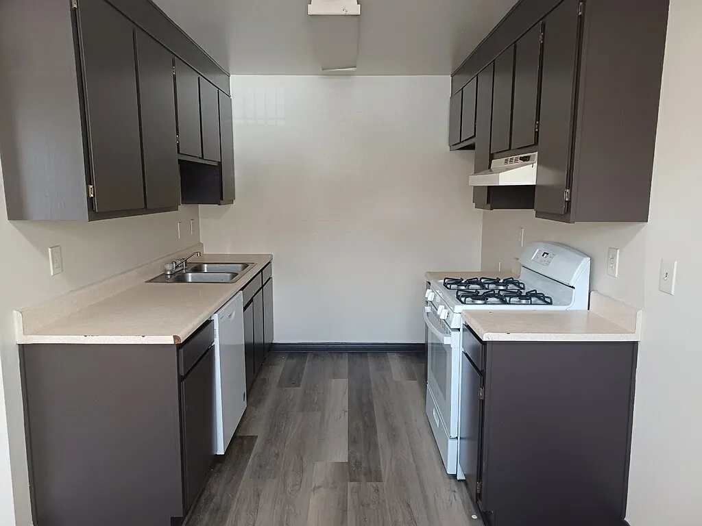 1 bed, 800 sqft, $1,795 — Photo 2