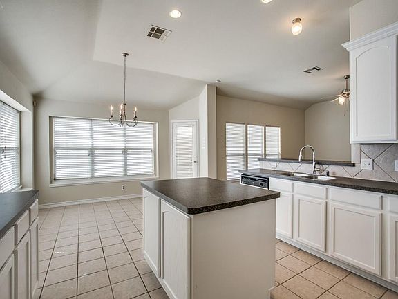 4th image of 1528 Carriage Ln