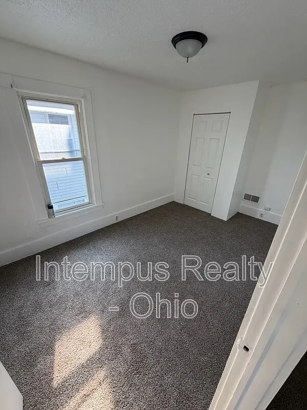 2 bed, 1.0 bath, 1088 sqft, $900 — Photo 1