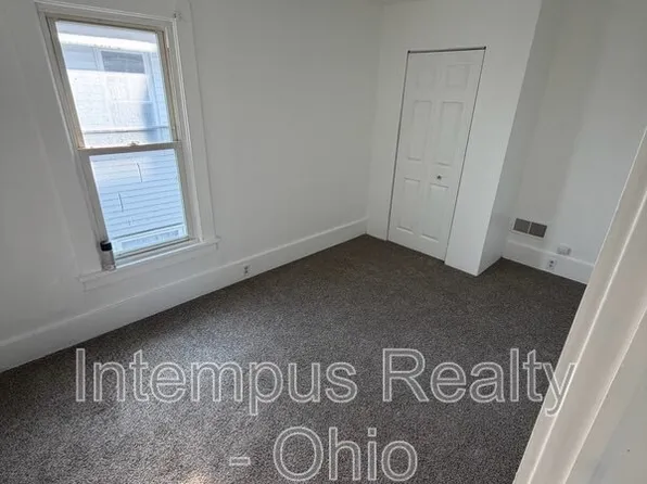 45 Park Ave, Struthers, OH 44471