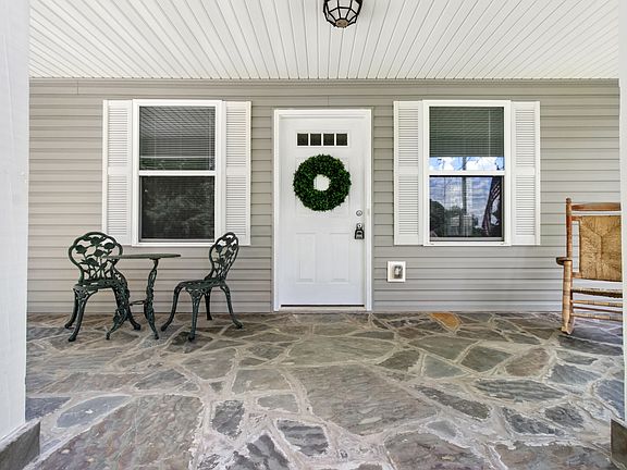2nd image of 106 Valley View St