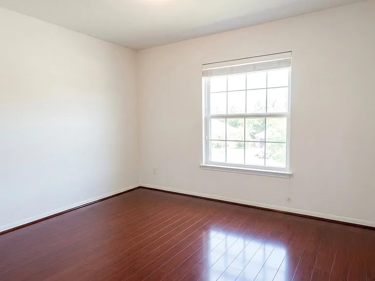 2032 Creek Shore Ln — Photo 7