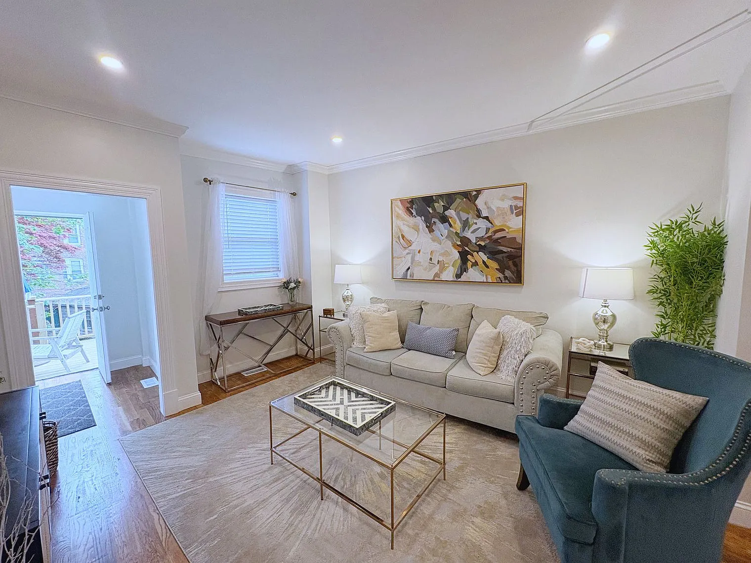2 bed, 1.0 bath, 839 sqft, $8,746 — Photo 2