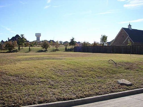 3rd image of 113 Stillwater Cir