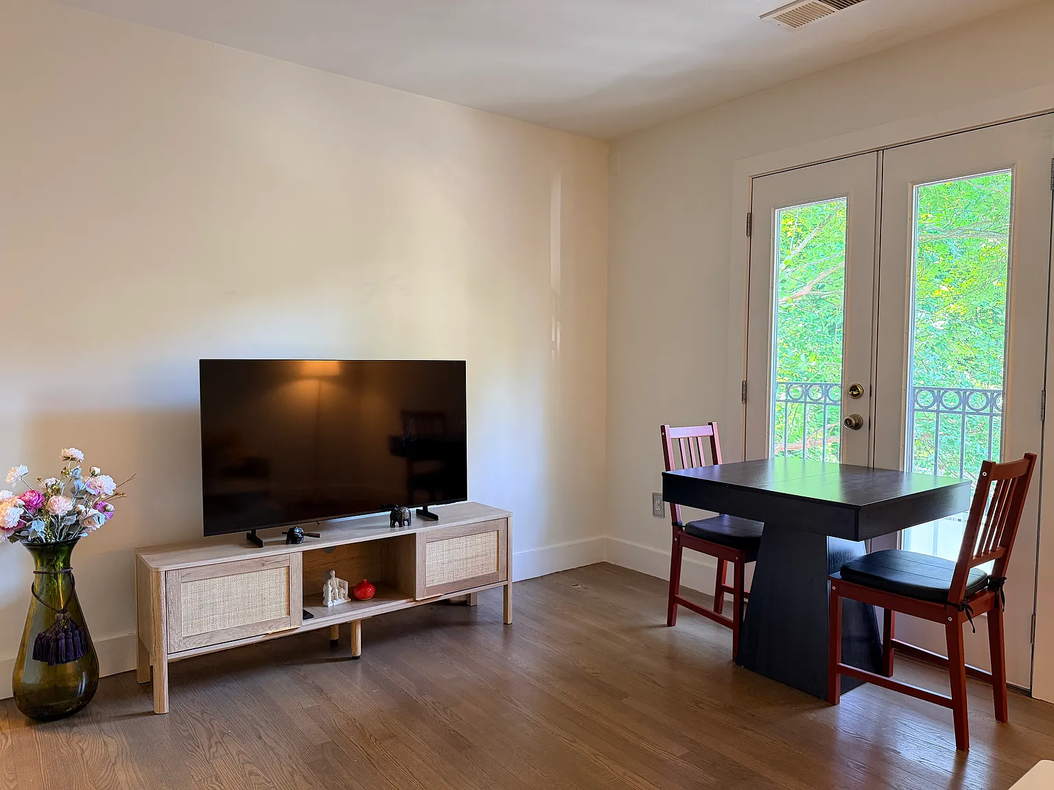 1 bed, 700 sqft, $2,050 — Photo 4