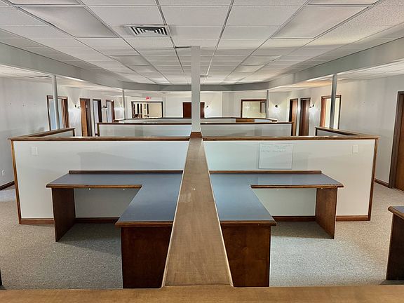 5th image of 641 Lincoln Way W
