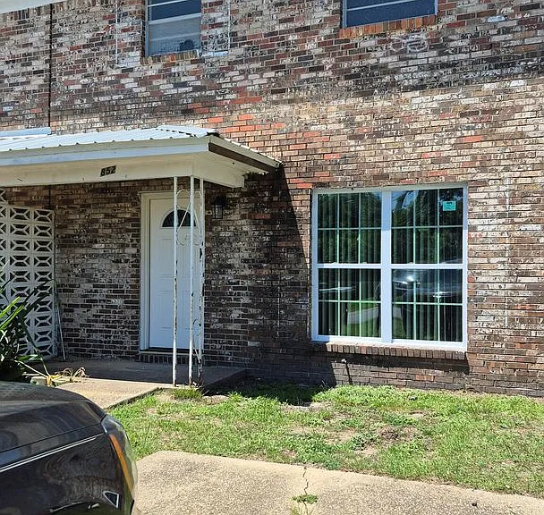 852 Garnet St — Photo 1