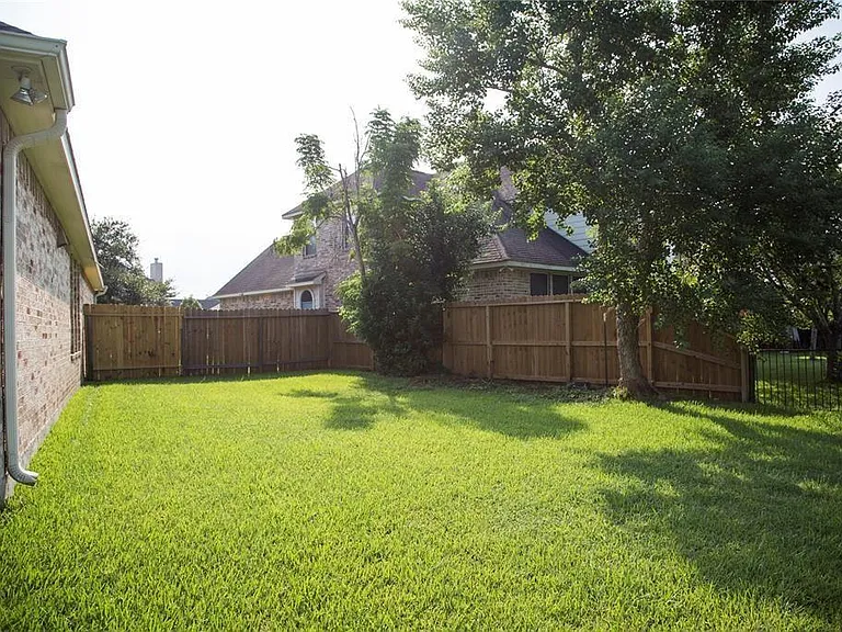 2032 Cork St — Photo 29