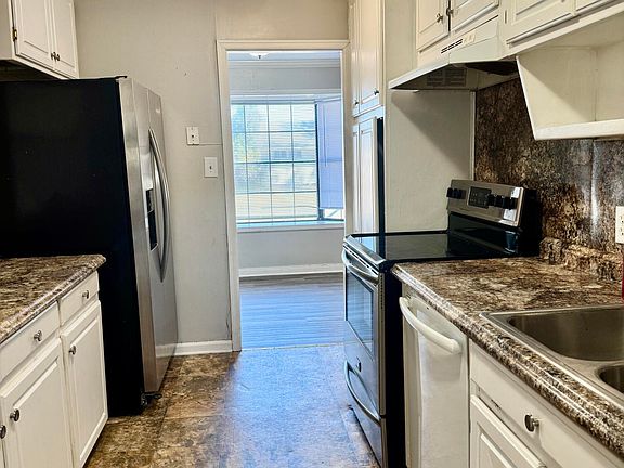 4th image of 1628 Camellia St