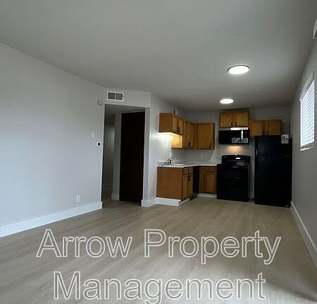 3rd image of 2325 S St #14