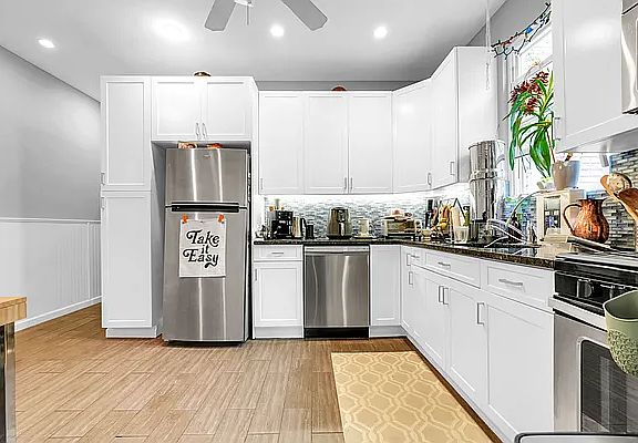 3rd image of 33-18 Ditmars Blvd