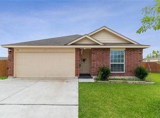111 Hawk Circle, Luling, TX 78648